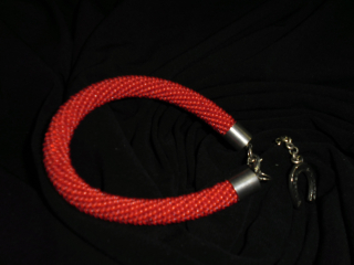 braslet-odnotonnyi-alyi
